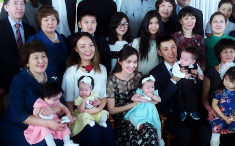 Семья четверняшек Платоновых