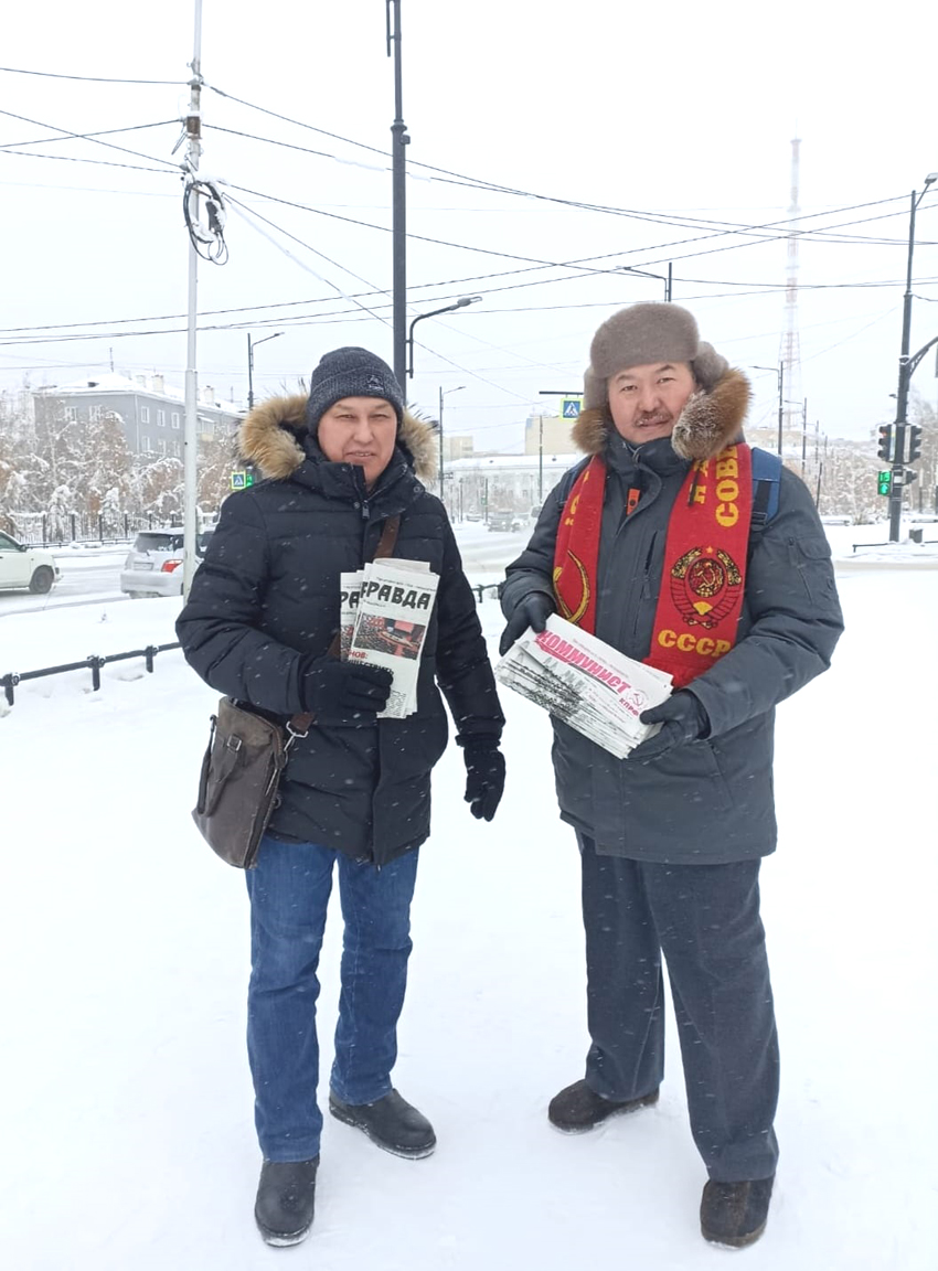 Альберт Васильев и Айаан Васильев.jpg