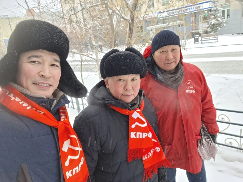 Дмитрий Шарипов, Вячеслав Куличкин и Иннокентий Васильев.jpg