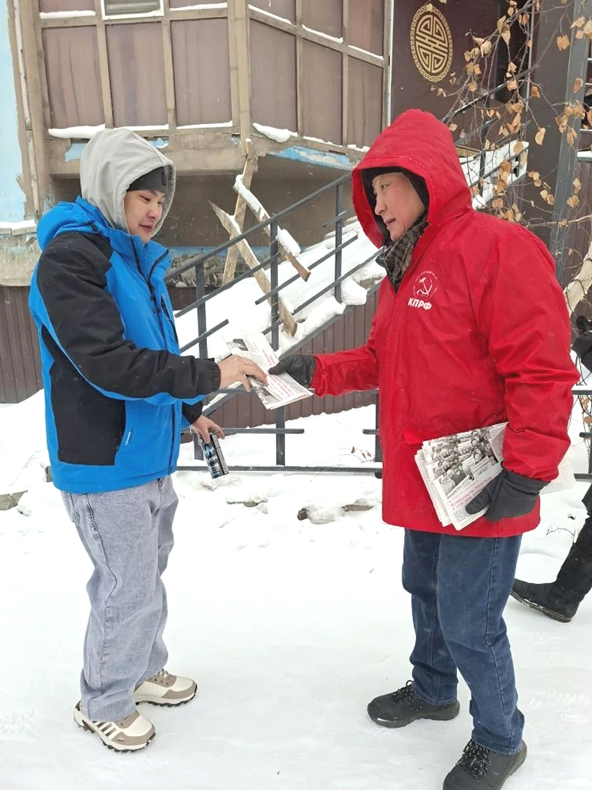 Иннокентий Васильев и молодой.jpg