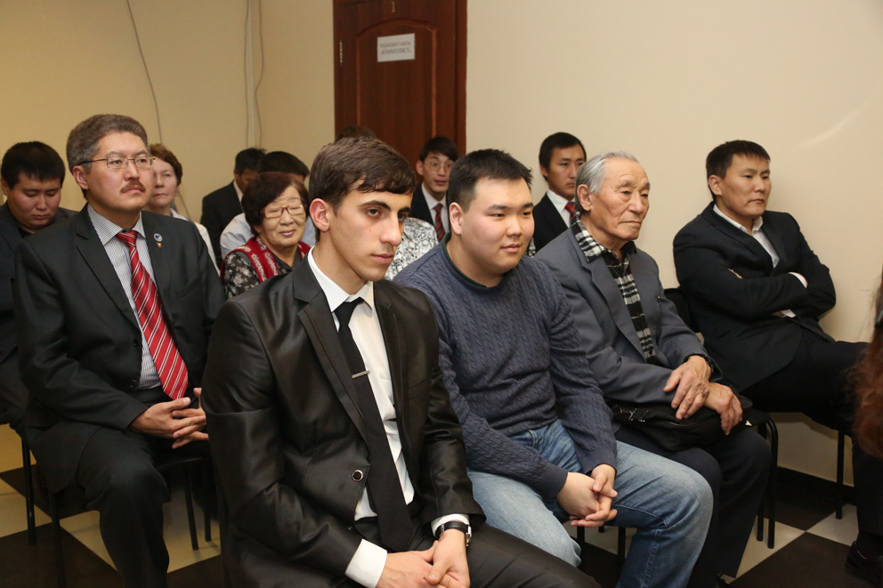 Комсомольцы на пленуме.jpg