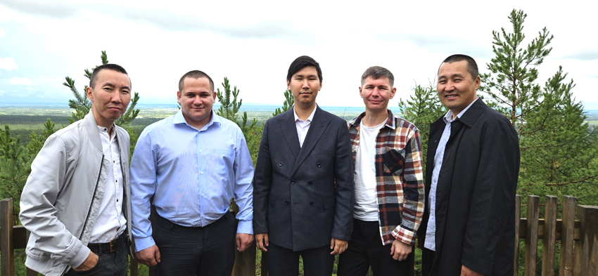 Молодые коммунисты.jpg